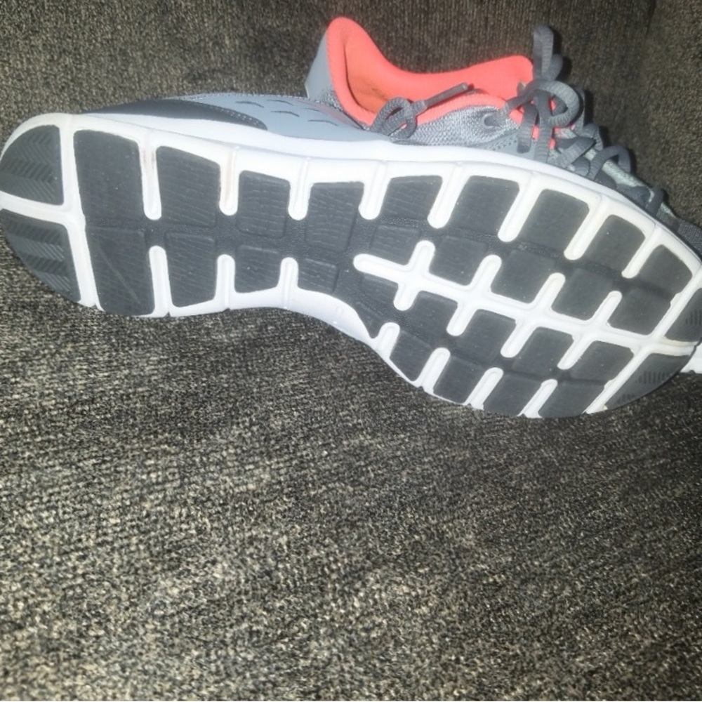 Nike Sneaker - Picture 6 of 7